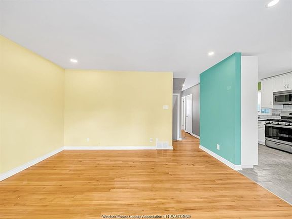 3rd image of 1484 Francois Rd