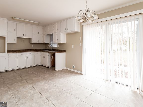5th image of 892 Oak Dr