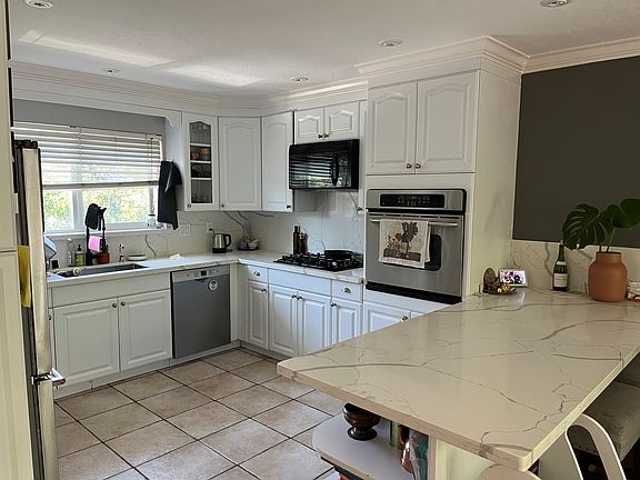 4th image of 135 E Okeefe St #2