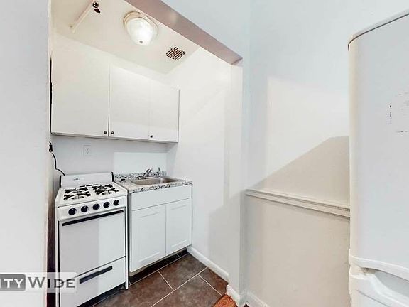 2nd image of 150 E 46th St #1F