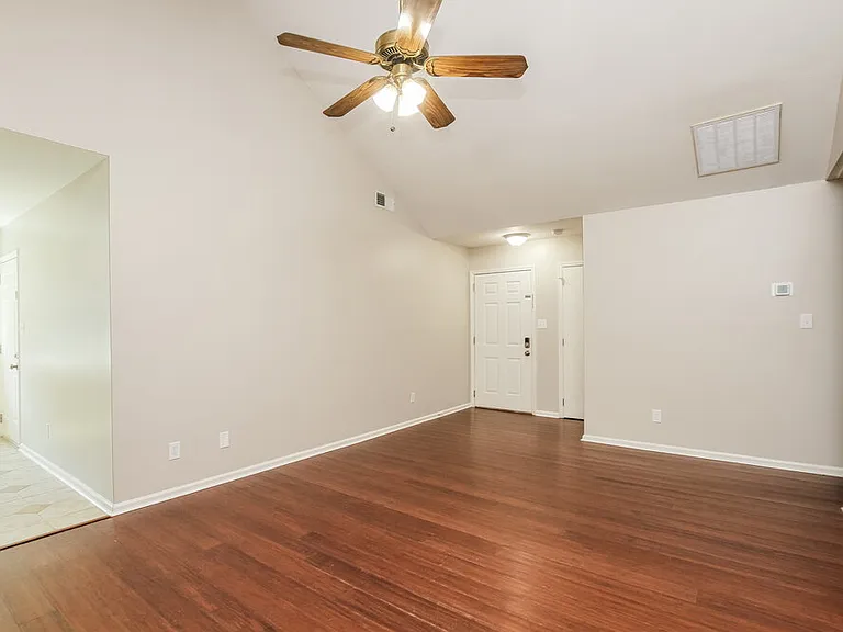 12907 Silbury Ln — Photo 3