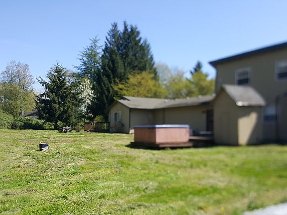 3rd image of 21620 NE 58th St