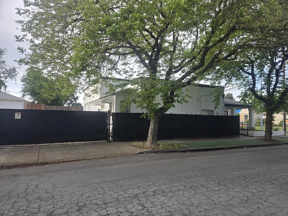 Building Photo 4