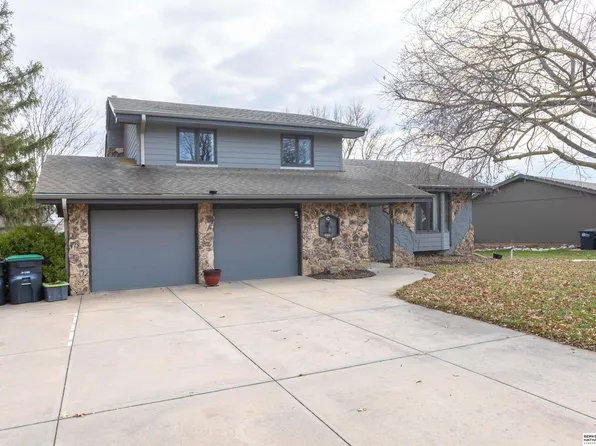 1009 Skyline Dr, Elkhorn, NE 68022