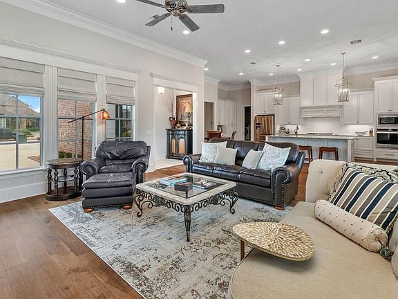 4th image of 5835 Lakeview Ln
