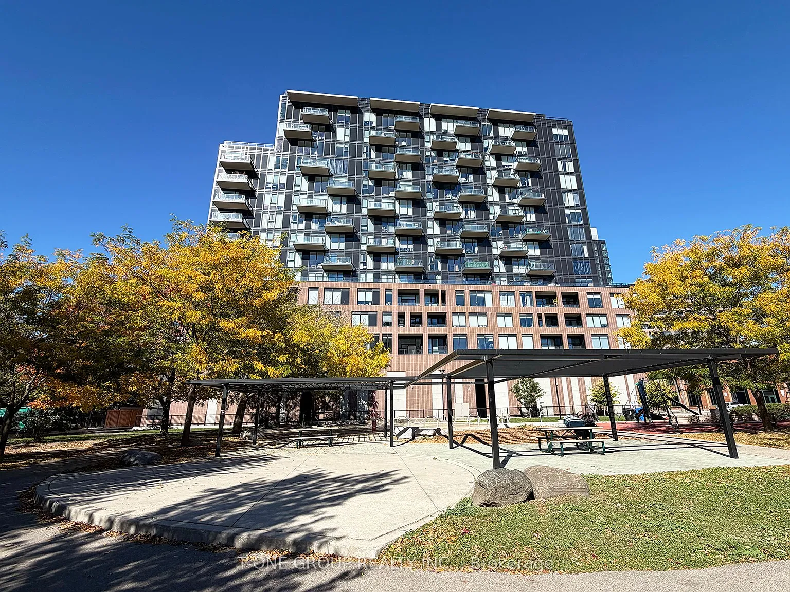 XO Condos — Photo 1