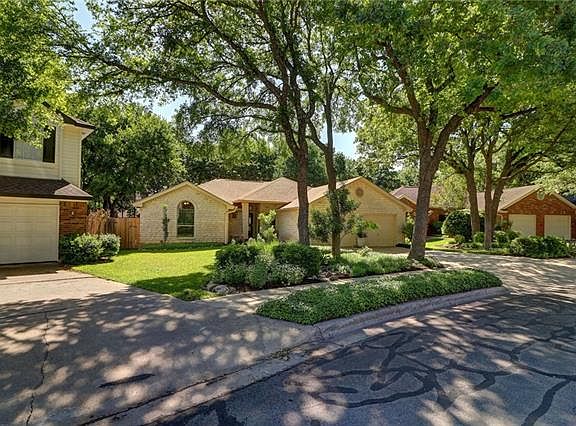 3rd image of 2115 Mockingbird Dr