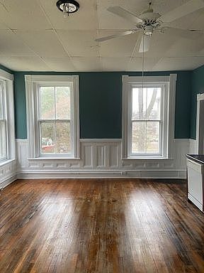 3rd image of 107 N Jefferson St APT 5