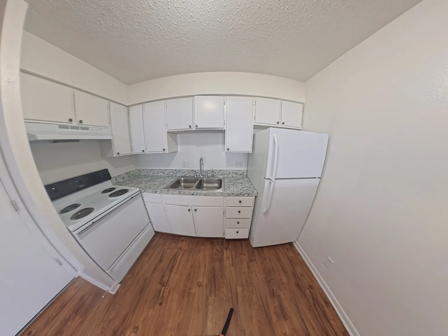 2 bed, 750 sqft, $975 — Photo 4
