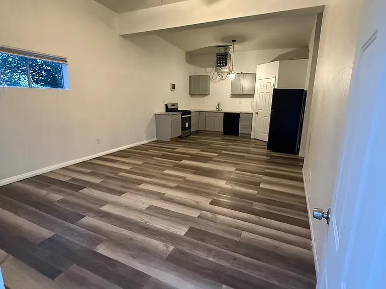 1215 Gallegos Ln — Photo 10