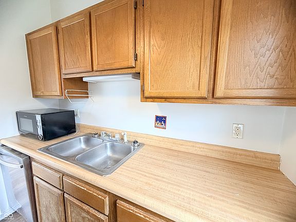 2nd image of 3853 S Laurel Ct