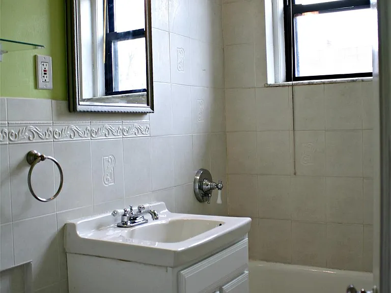 11 Greenridge Ave #D5 — Photo 8