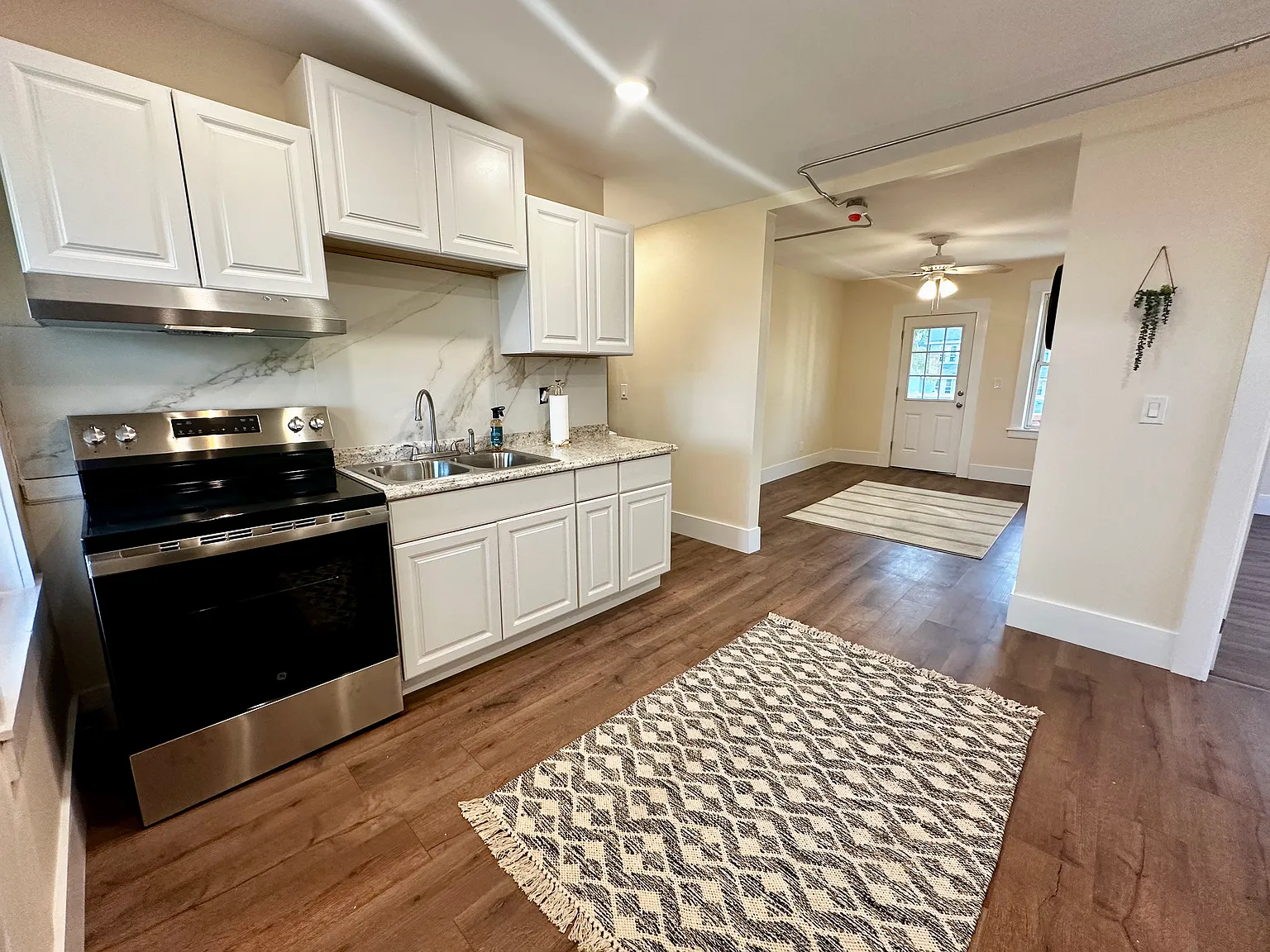 2 bed, 783 sqft, $1,400 — Photo 2