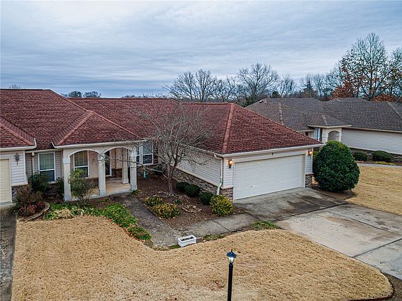 2nd image of 7 Canopy Ln