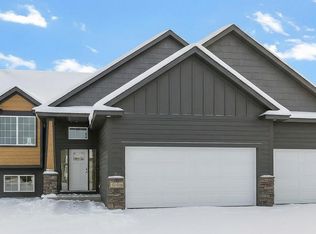 18560 Hexham Ln, Lakeville, MN 55044