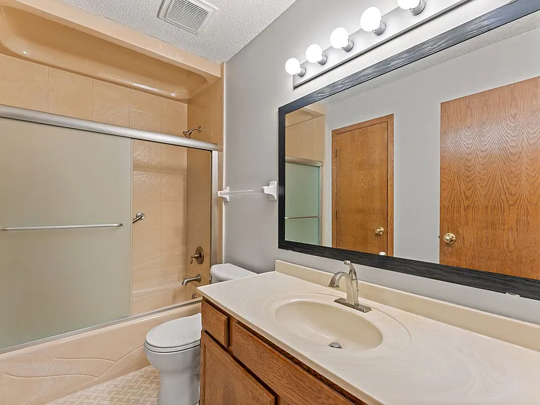 15465 Sussex Dr — Photo 15