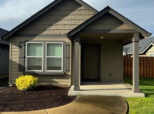 935 N Pacific Hwy #99, Cottage Grove, OR 97424