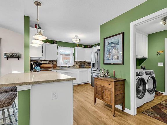 5th image of 1871 Mary Dell Ln