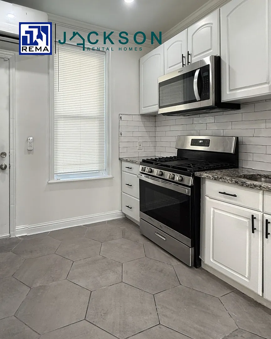 2915 Wilder St., 3 bedrooms, 1.5 bathrooms Home — Photo 1