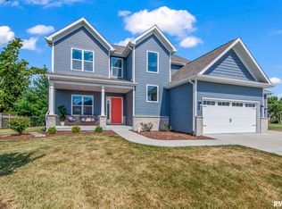 320 Manor Hill Dr, Chatham, IL 62629