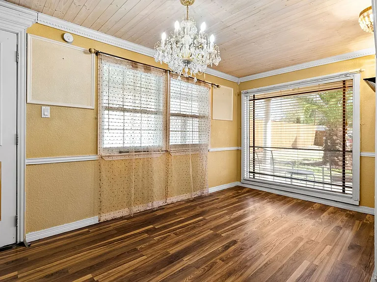 2407 Hidden Valley Dr — Photo 10