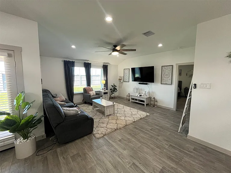 827 Teal Moon Dr — Photo 7