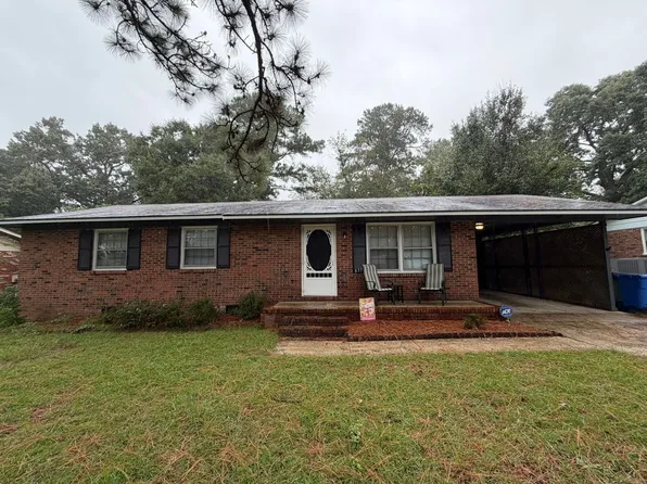 6350 Rockford Dr, Fayetteville, NC 28304