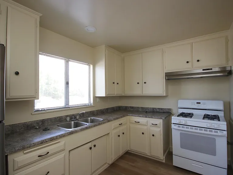 1600 W Huntington Dr #2A — Photo 9