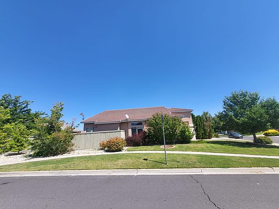 Corner Lot - huge front yard