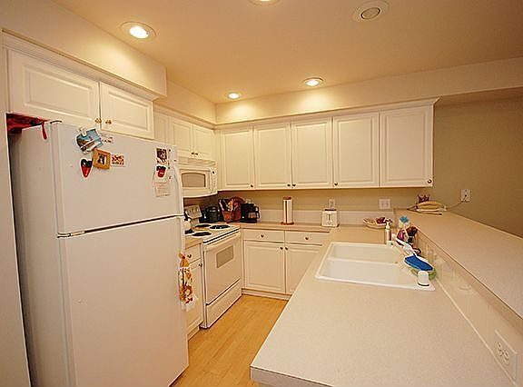 4th image of 12034 15th Ave NE Unit 203