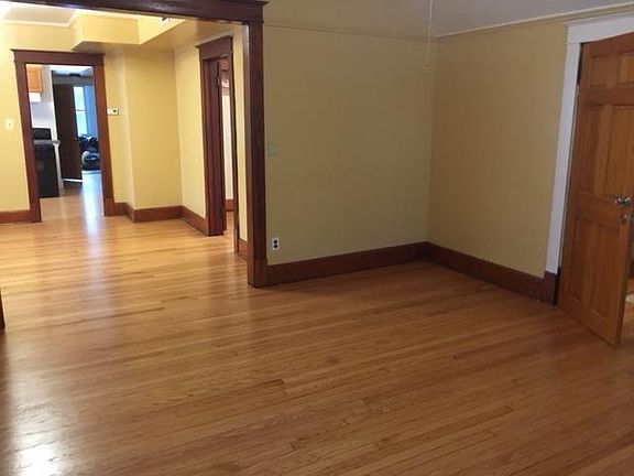 2nd image of 6038 N Paulina St