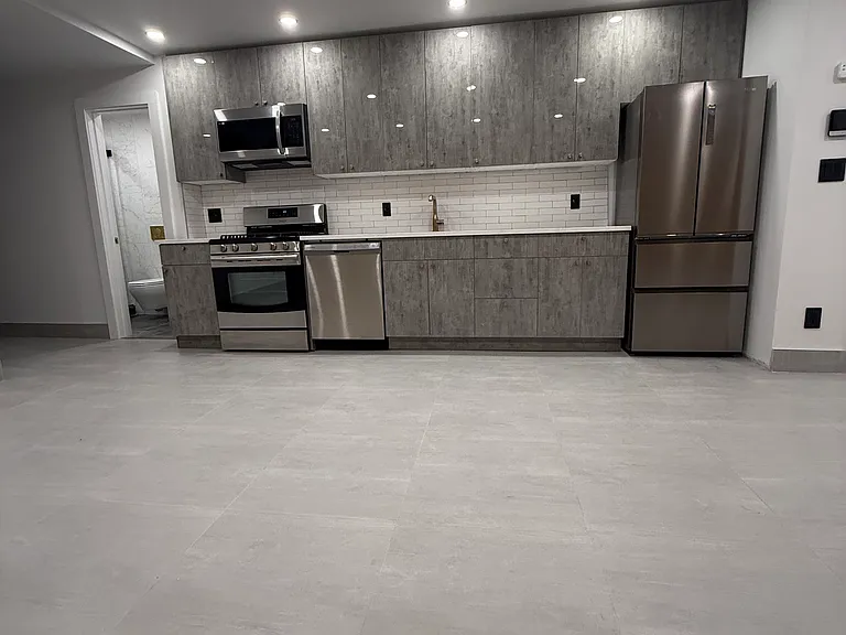 6082 Catalpa Ave — Photo 1