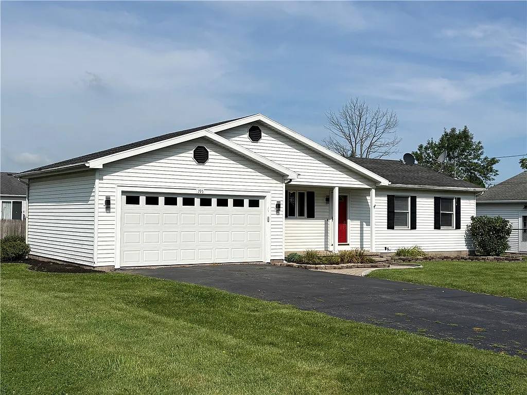 3 bed, 1.0 bath, 1120 sqft, $2,300 — Photo 4