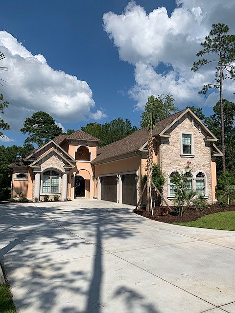 Over sized 3 car garage