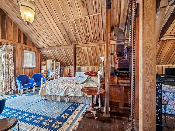 39th image of 1195 Shipman Creek Rd