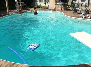 190 Heathcote Rd, Lindenhurst, NY 11757