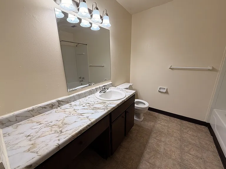 Kimberly Club Apartments — Photo 131