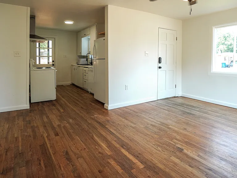 4213 W Clark St — Photo 6