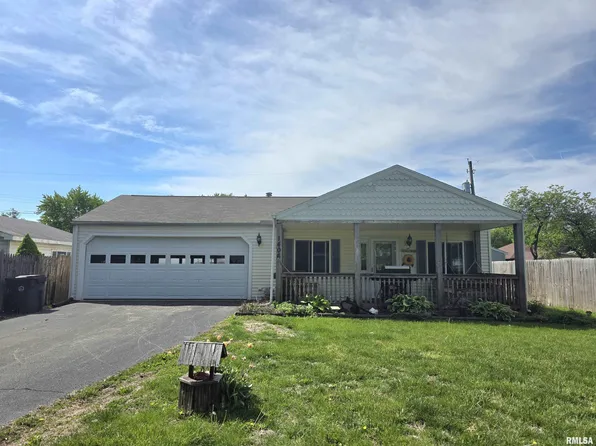 1406 Henrietta St, Pekin, IL 61554