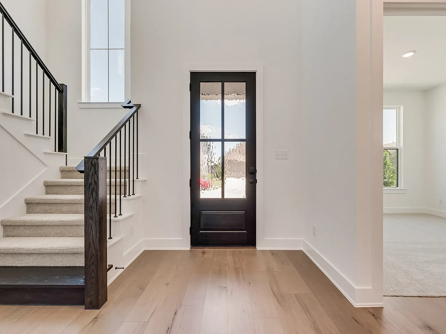 1532 Sandhill Ln — Photo 3