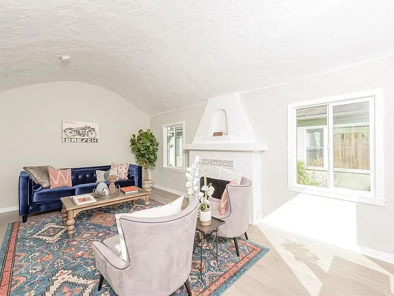 7727 S Normandie Ave — Photo 27