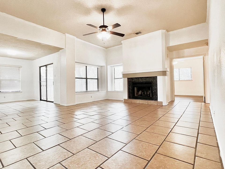 Living room with view of secondary room entrance to the right and dining room to the left.