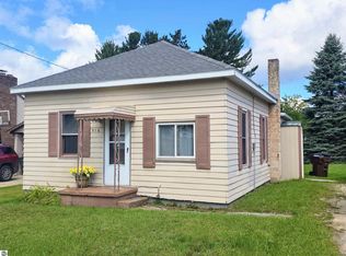 916 Chestnut St, Cadillac, MI 49601