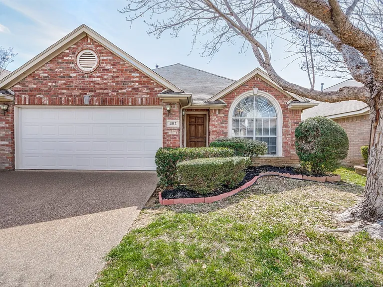 402 Horse Shoe Dr — Photo 1