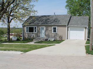 908 10th St, Corning, IA 50841