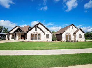 1702 High Point Dr, Pilot Point, TX 76258