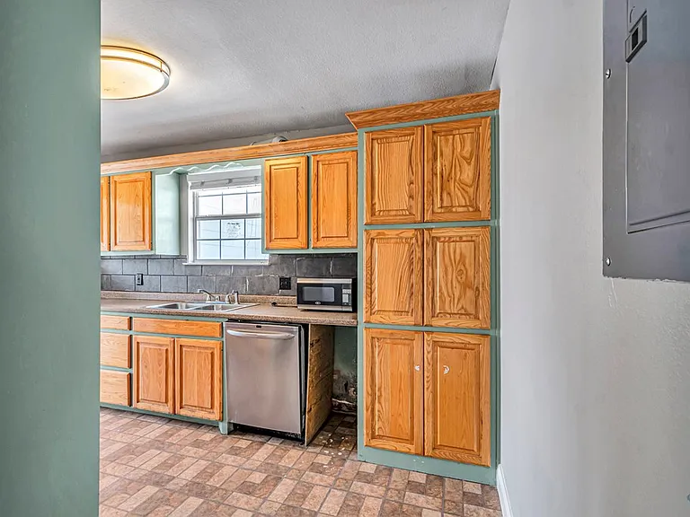 1710 N Weatherford St — Photo 22