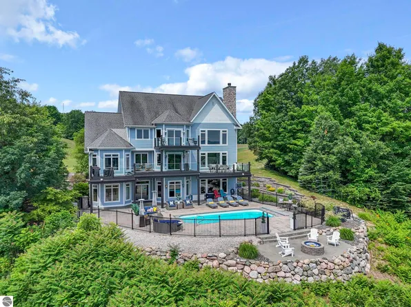 5062 Grayhawk Blvd, Traverse City, MI 49684