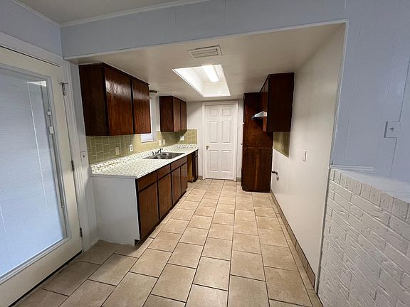 4th image of 1608 Sierra Dr