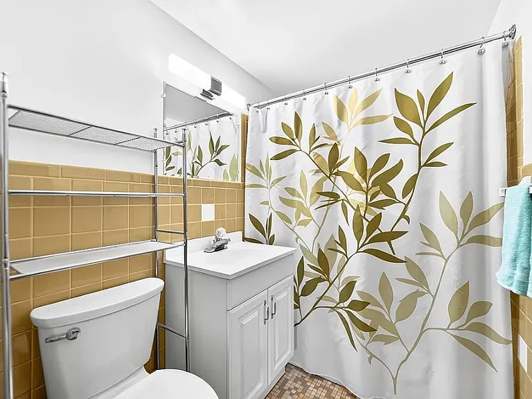 420 N Chestnut St #103 — Photo 11
